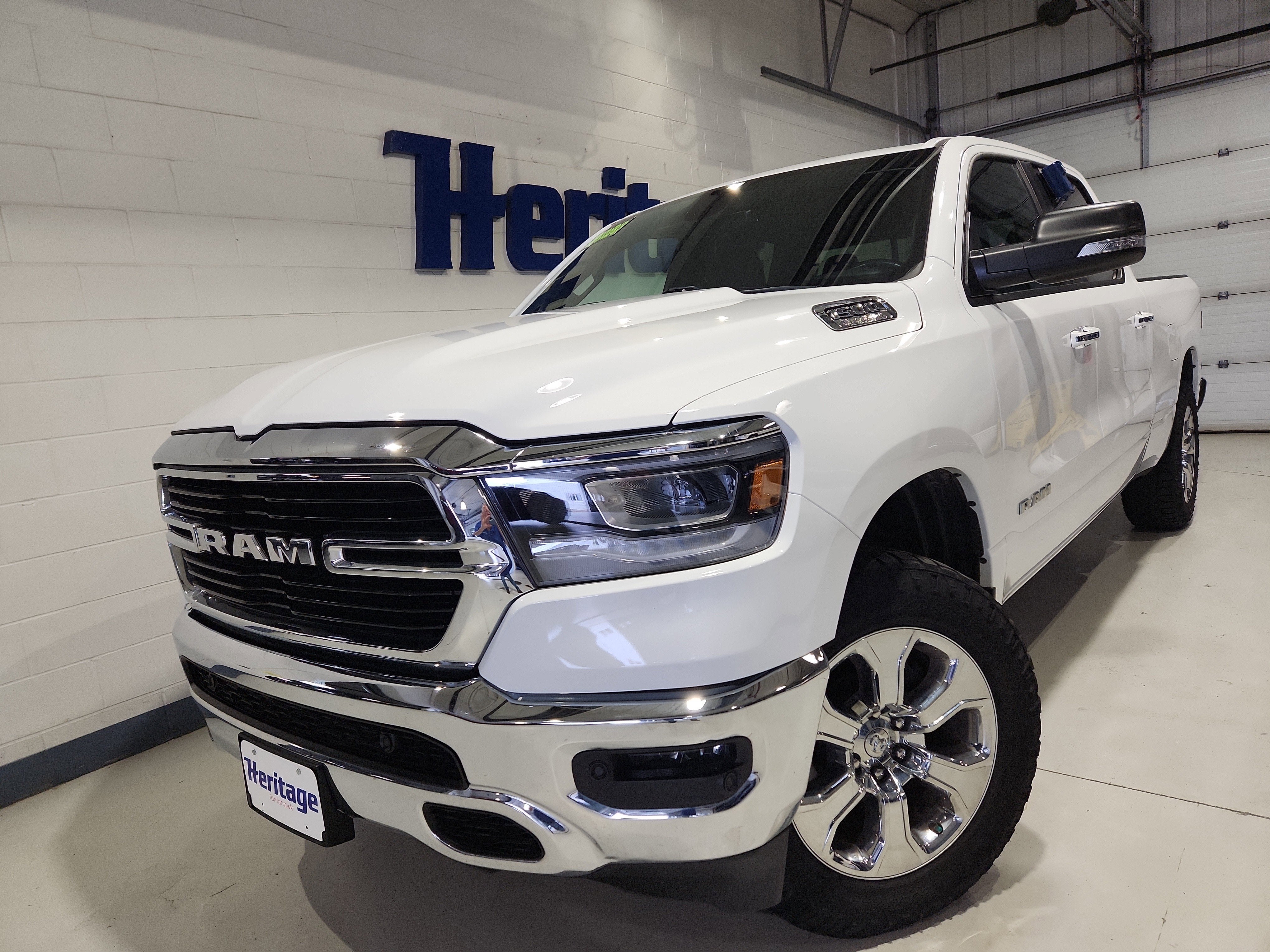 2020 RAM 1500 Big Horn/Lone Star 4x4 Crew Cab 6'4's photo