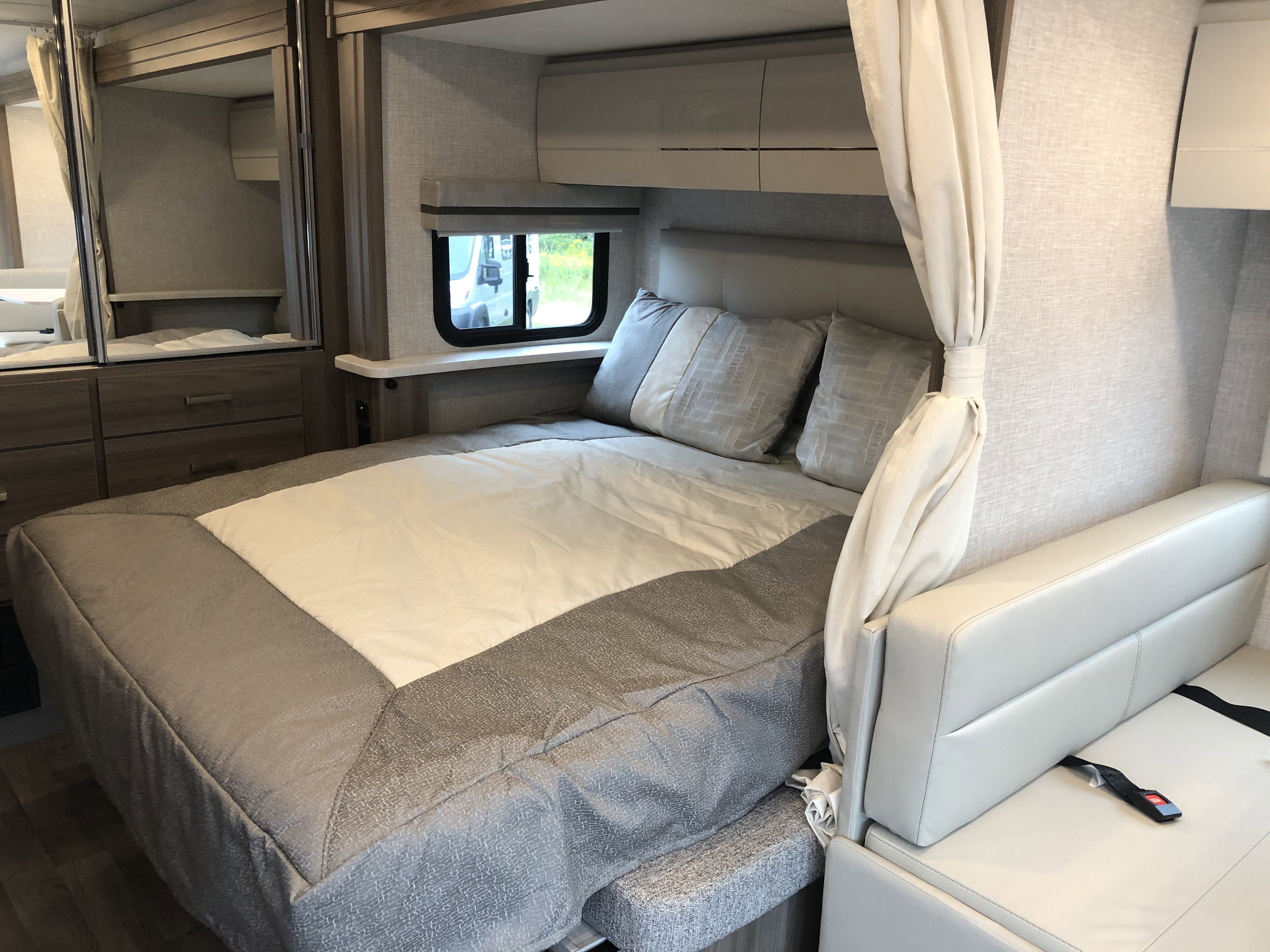 2024 Ford Transit Cutaway Base