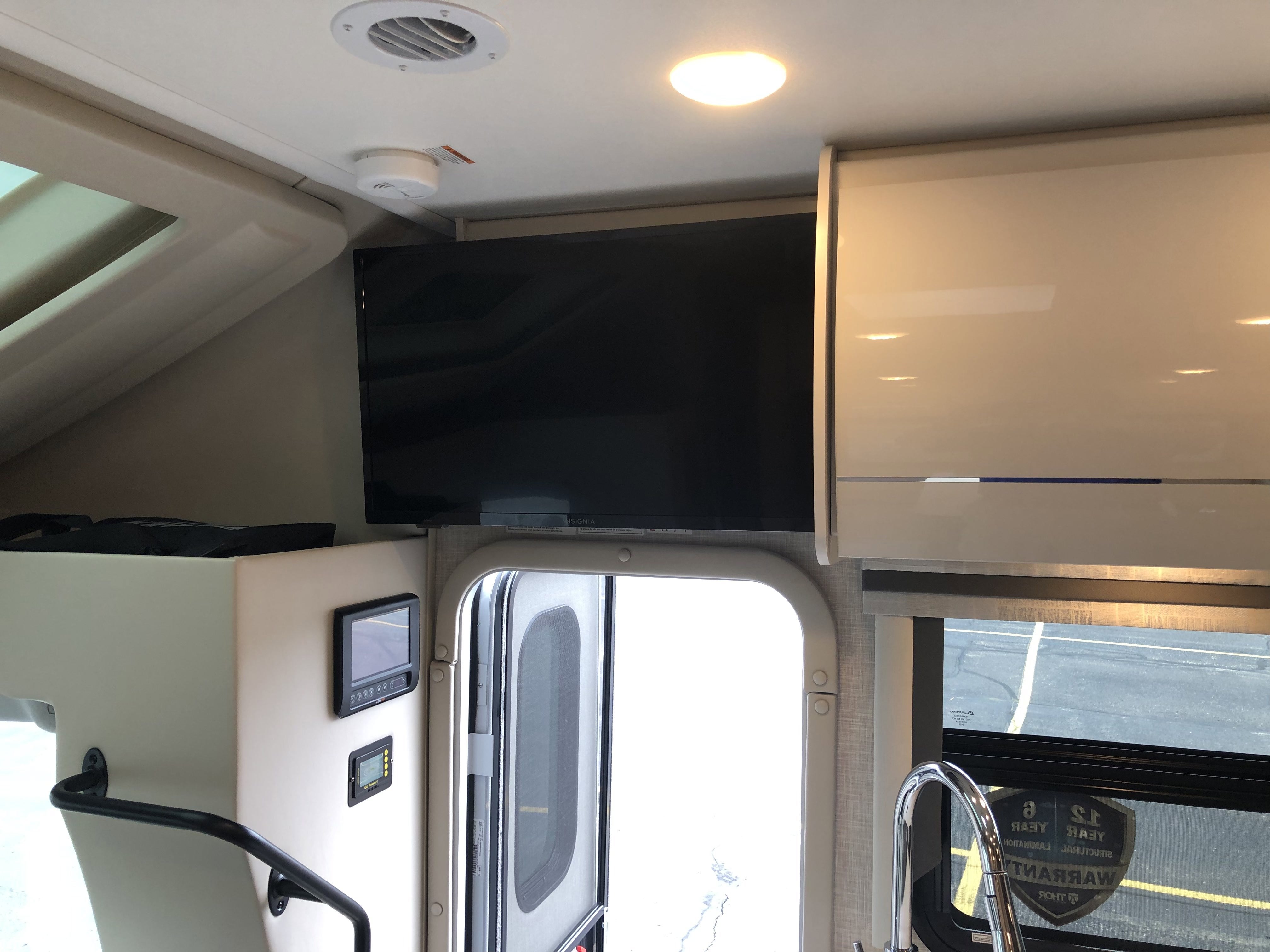 2024 Ford Transit Cutaway Base