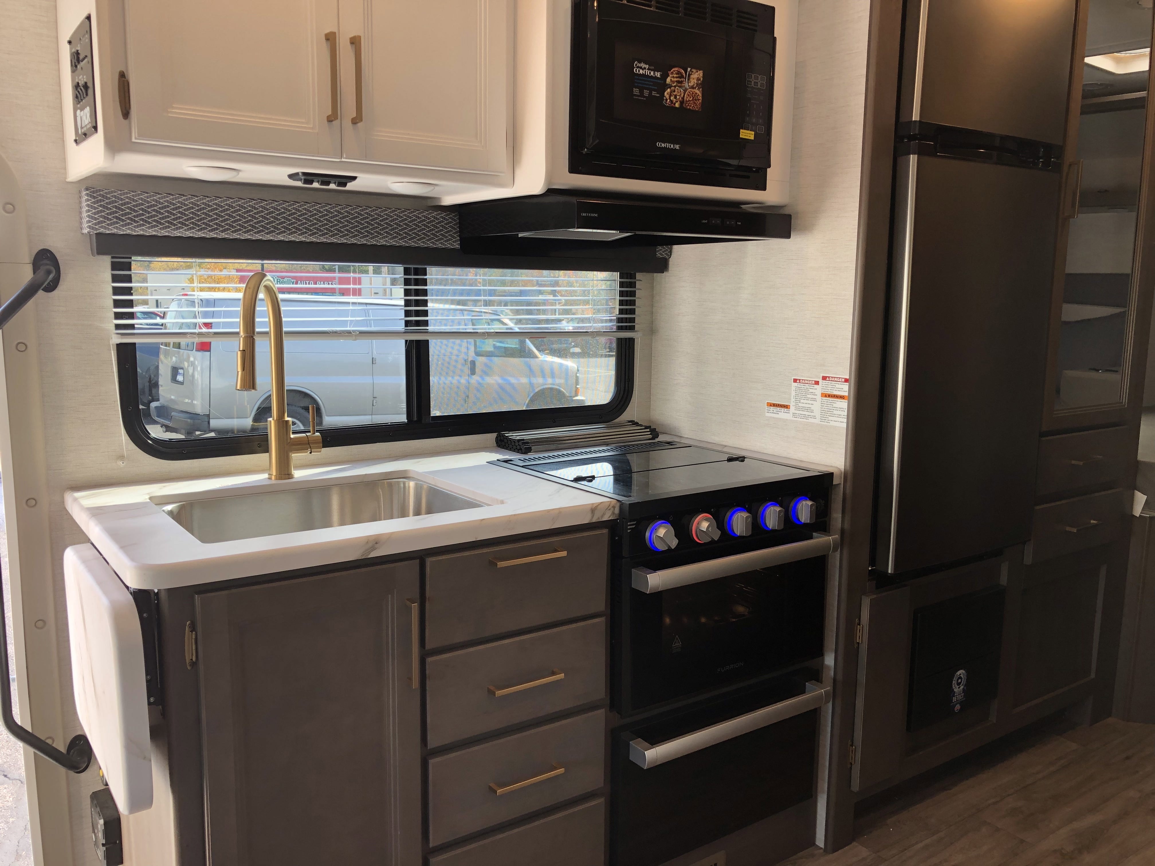 2024 Ford E-Series Cutaway Base