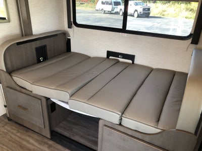 2024 Ford E-Series Cutaway Base