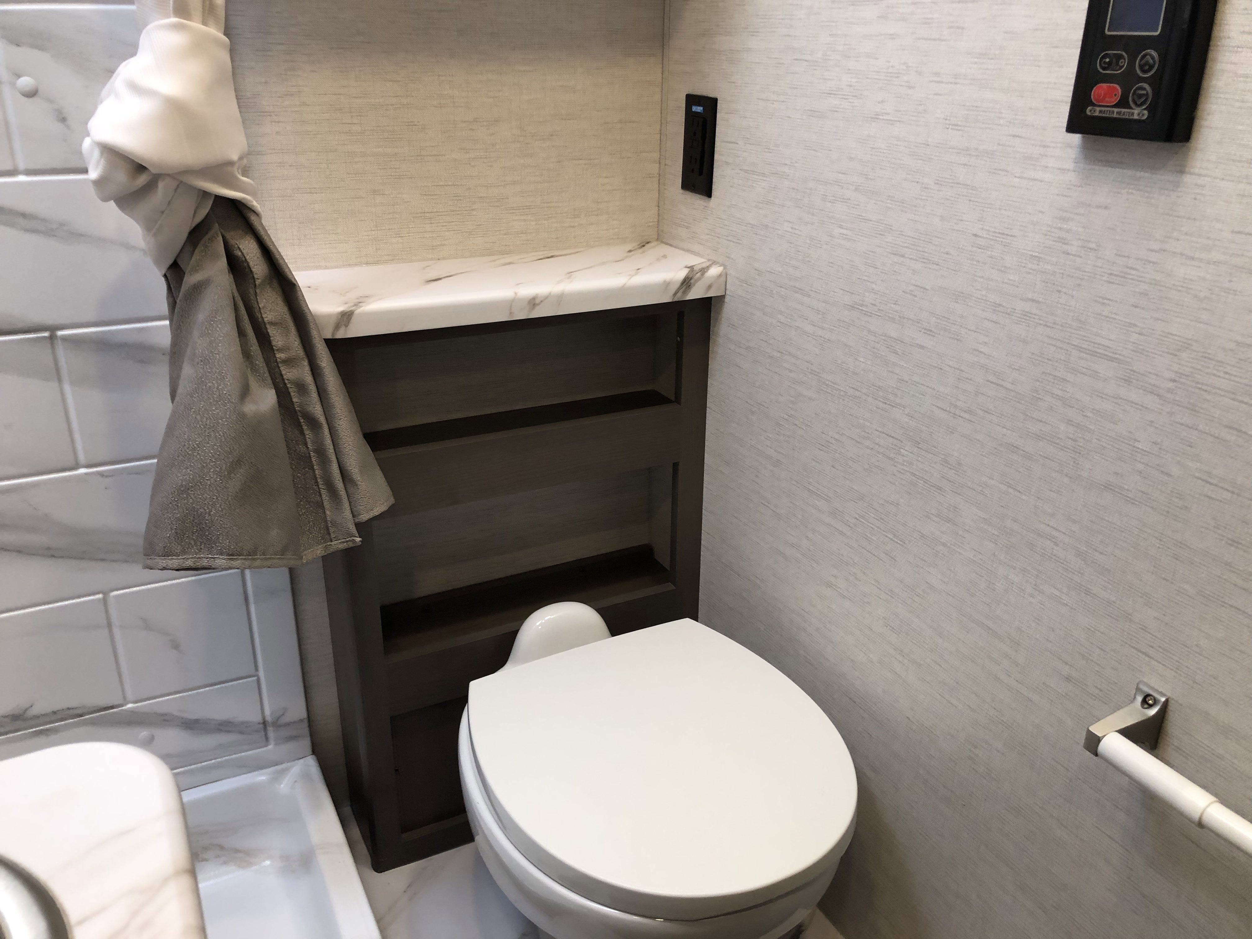 2024 Ford E-Series Cutaway Base