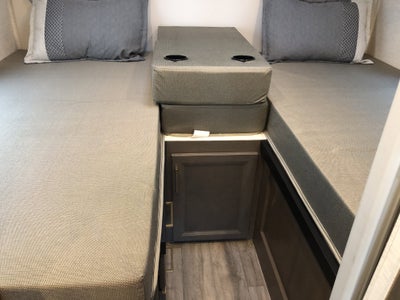 2024 Ford E-Series Cutaway Base