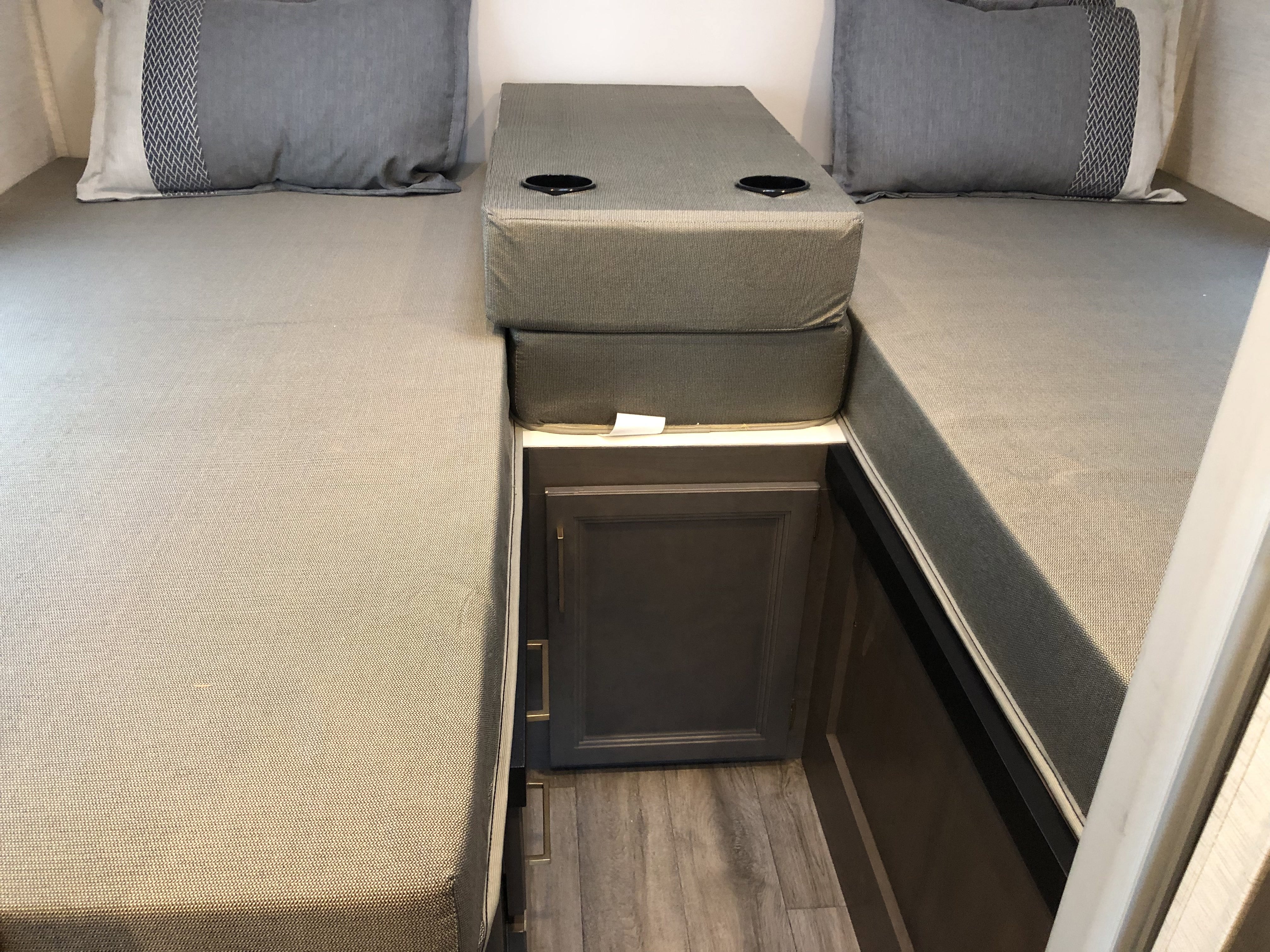 2024 Ford E-Series Cutaway Base