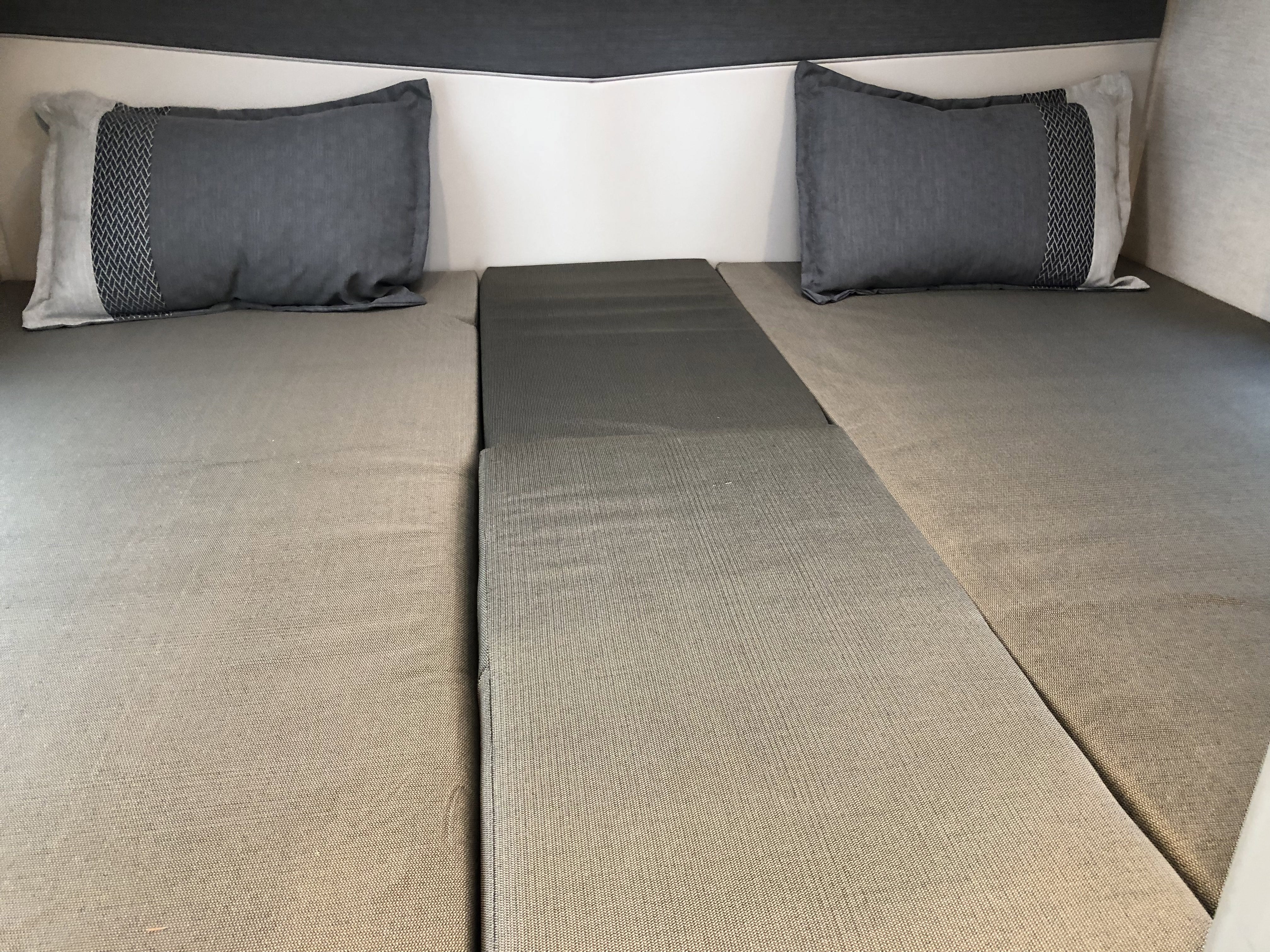 2024 Ford E-Series Cutaway Base