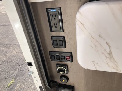 2024 Ford E-Series Cutaway Base