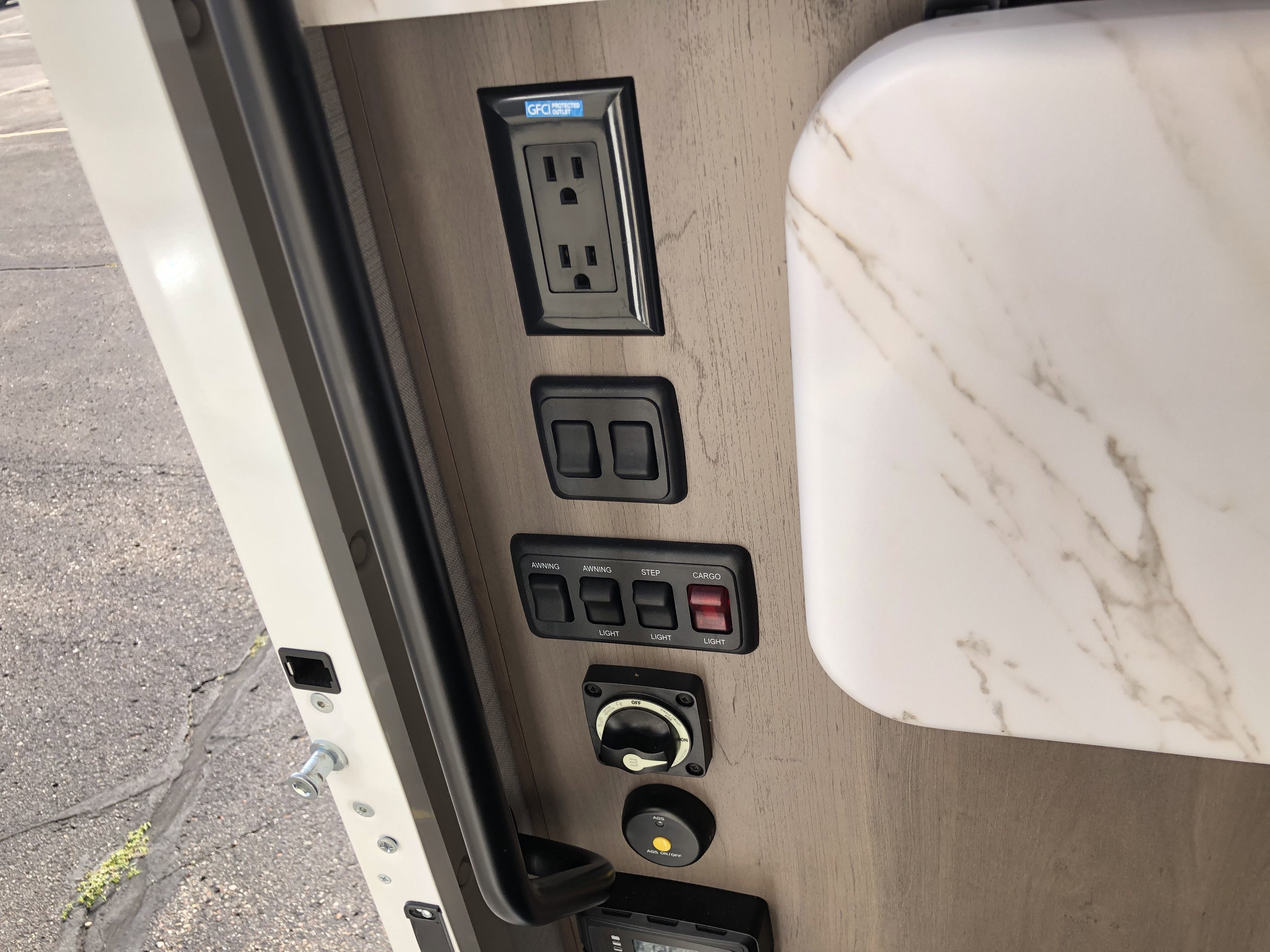 2024 Ford E-Series Cutaway Base