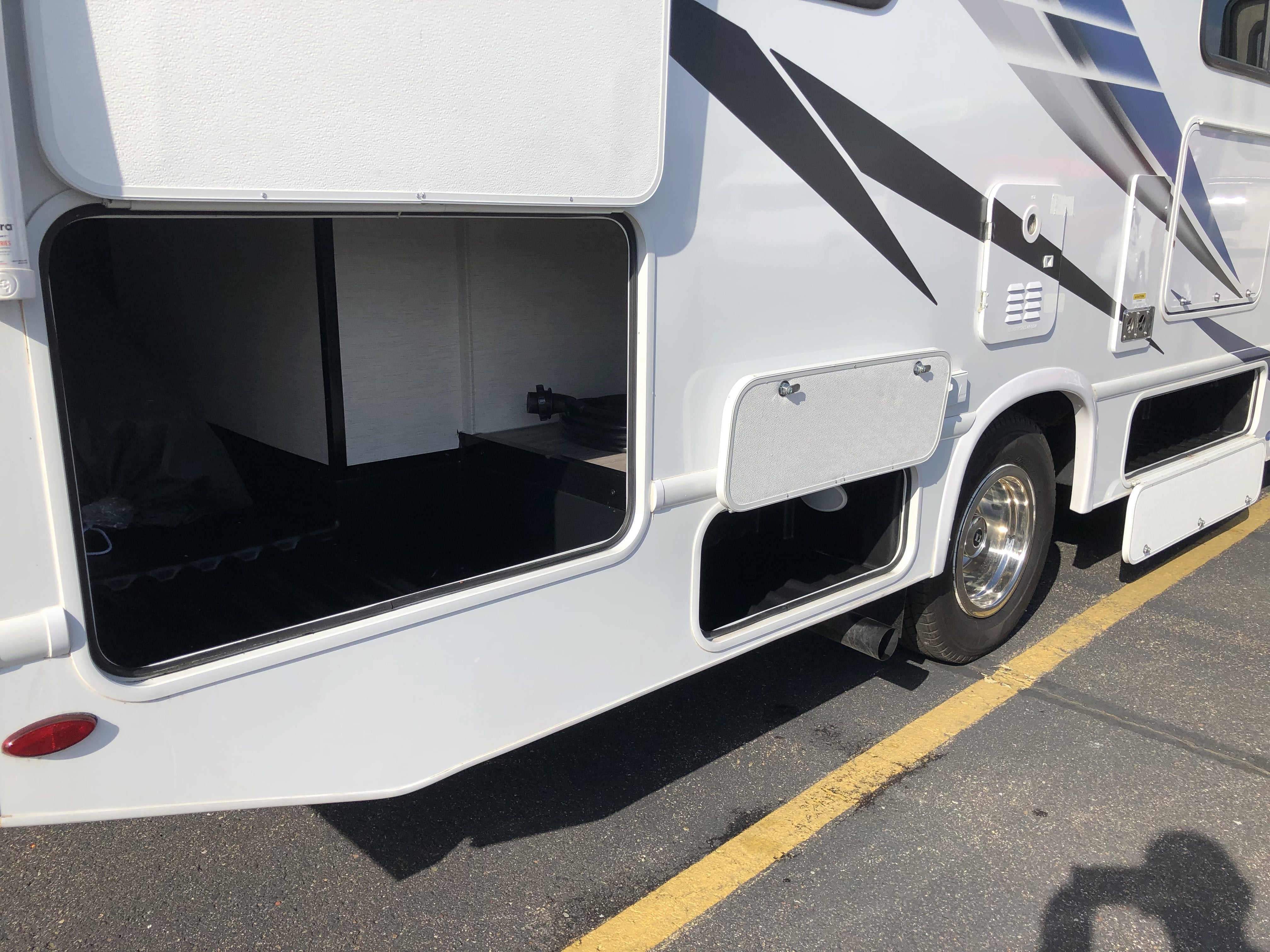 2024 Ford E-Series Cutaway Base