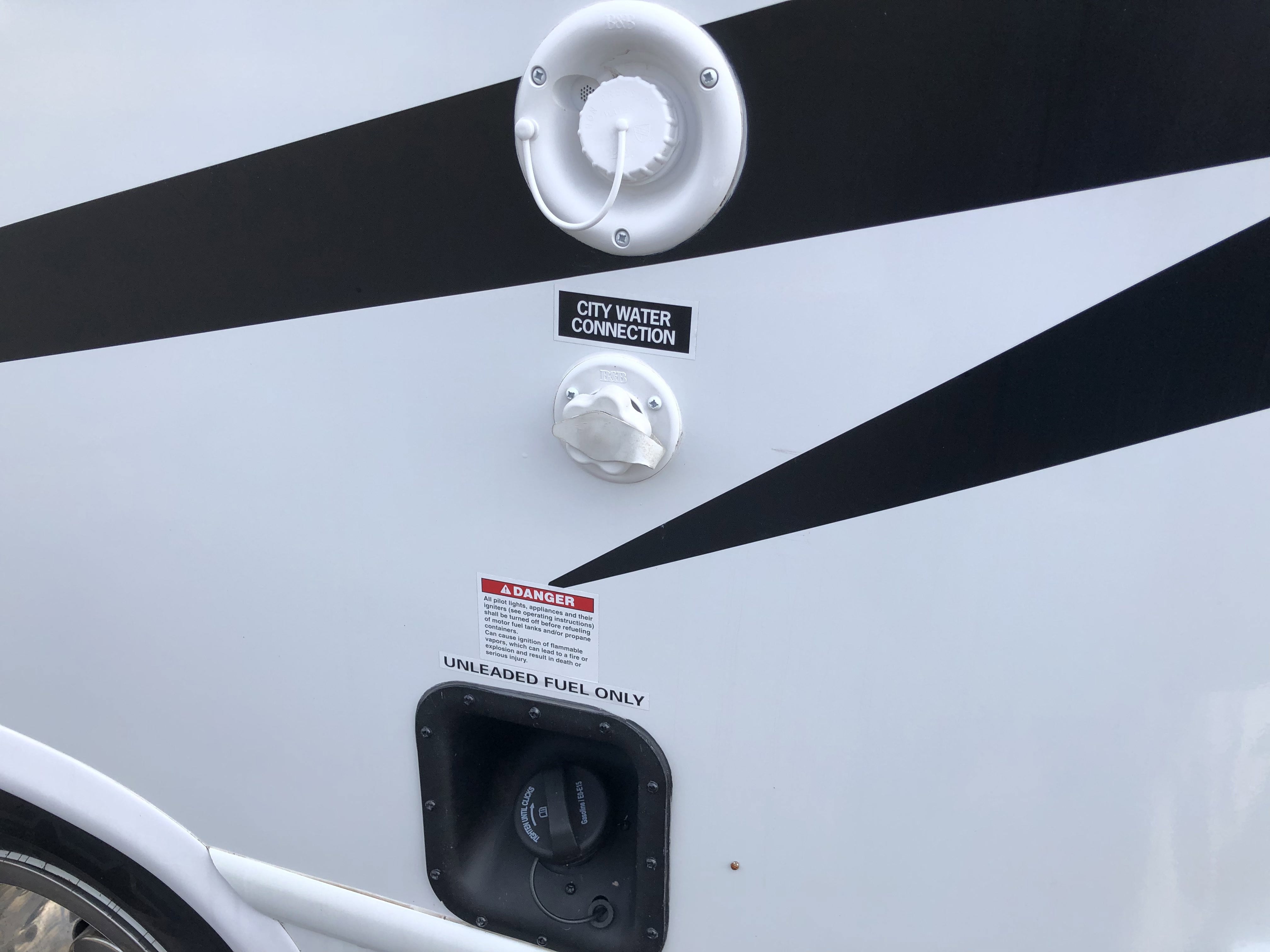 2024 Ford E-Series Cutaway Base