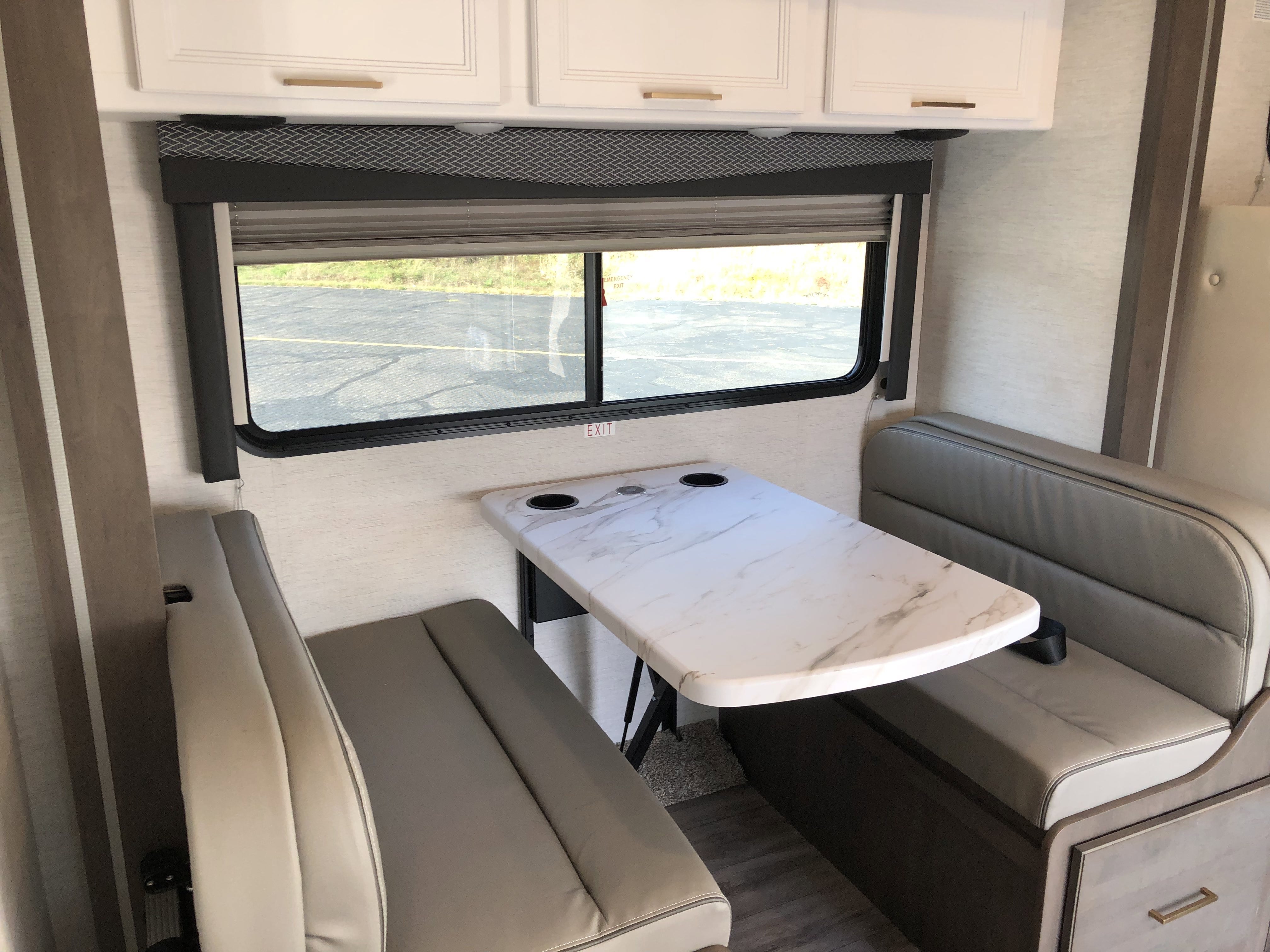 2024 Ford E-Series Cutaway Base