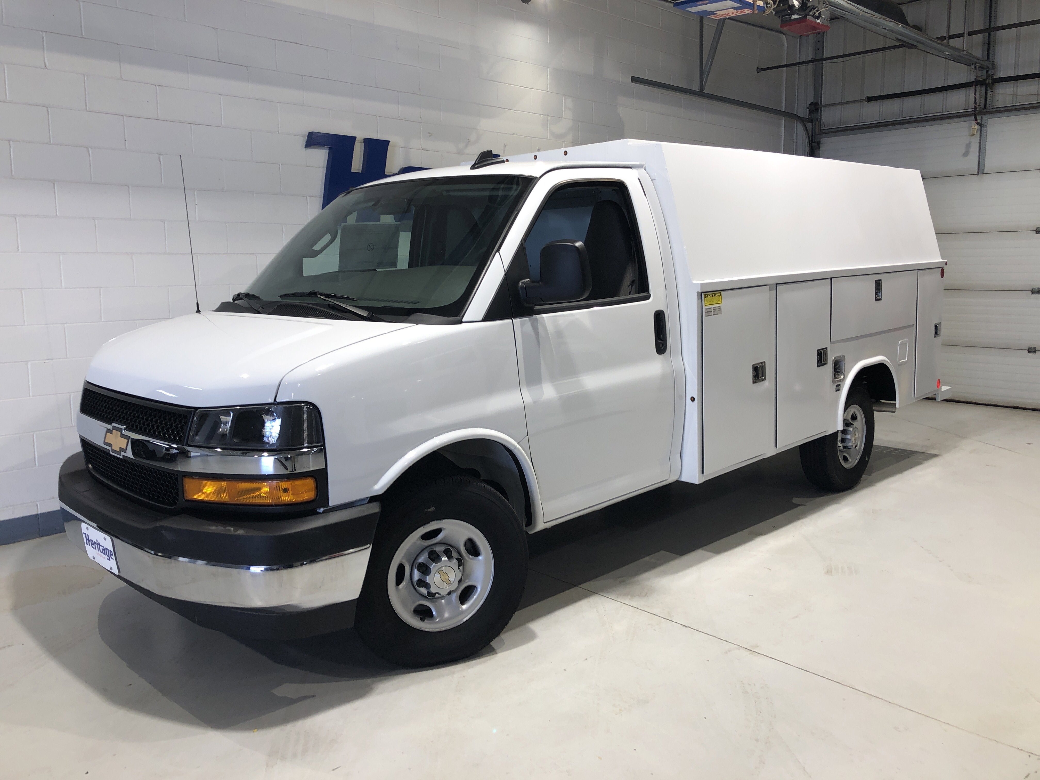 2025 Chevrolet Express Cutaway 3500 1WT