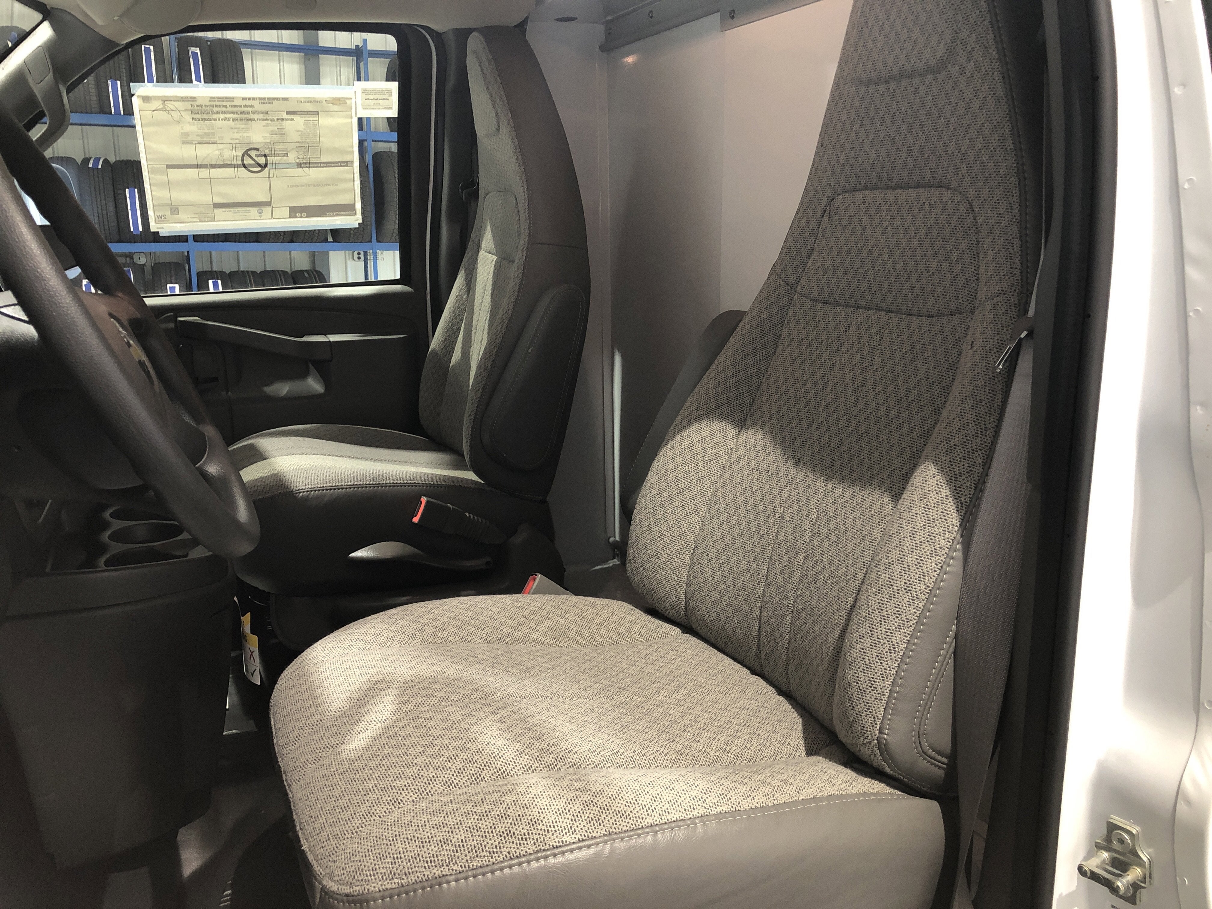 2025 Chevrolet Express Cutaway 3500 1WT