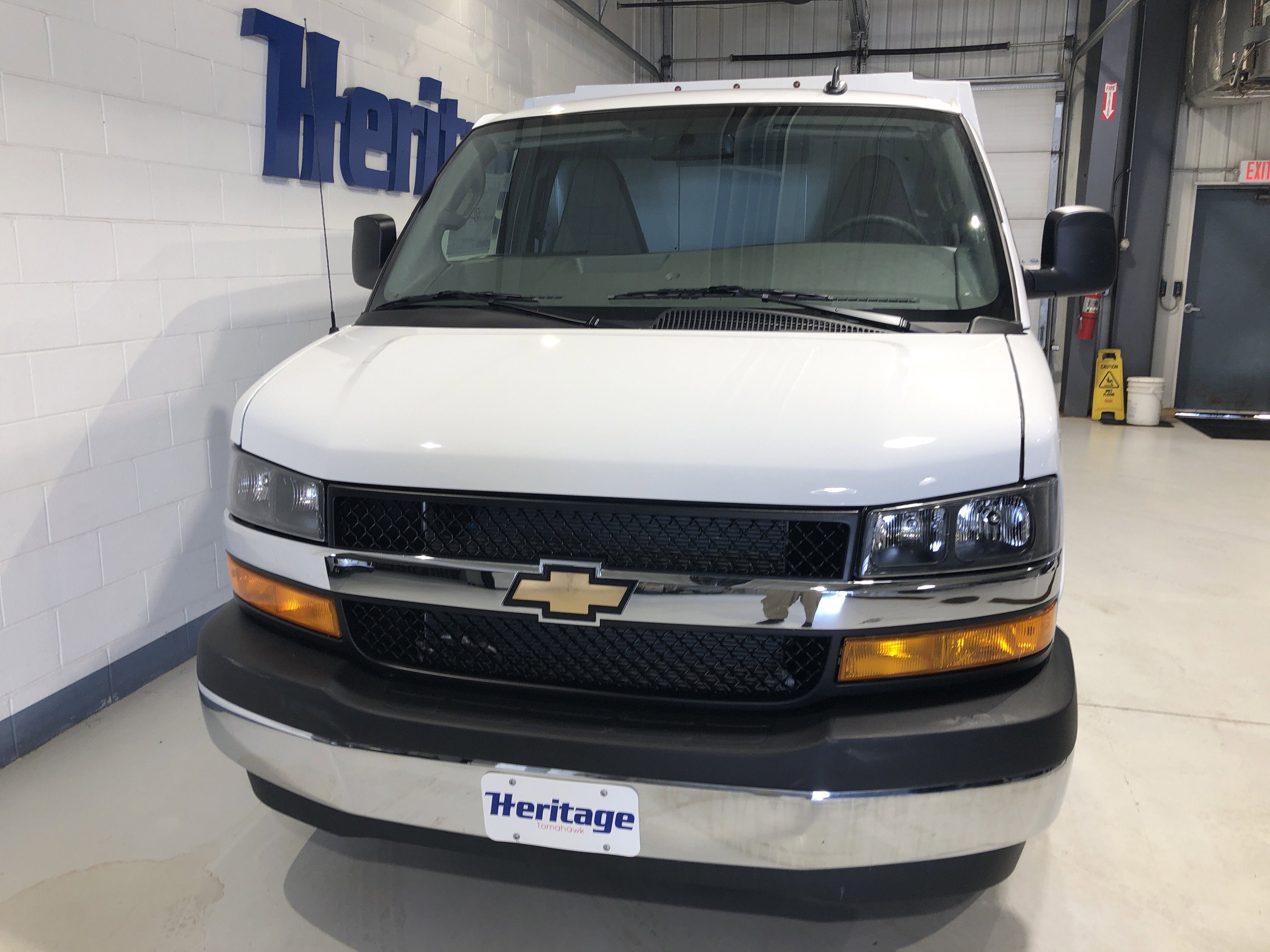 2025 Chevrolet Express Cutaway 3500 1WT