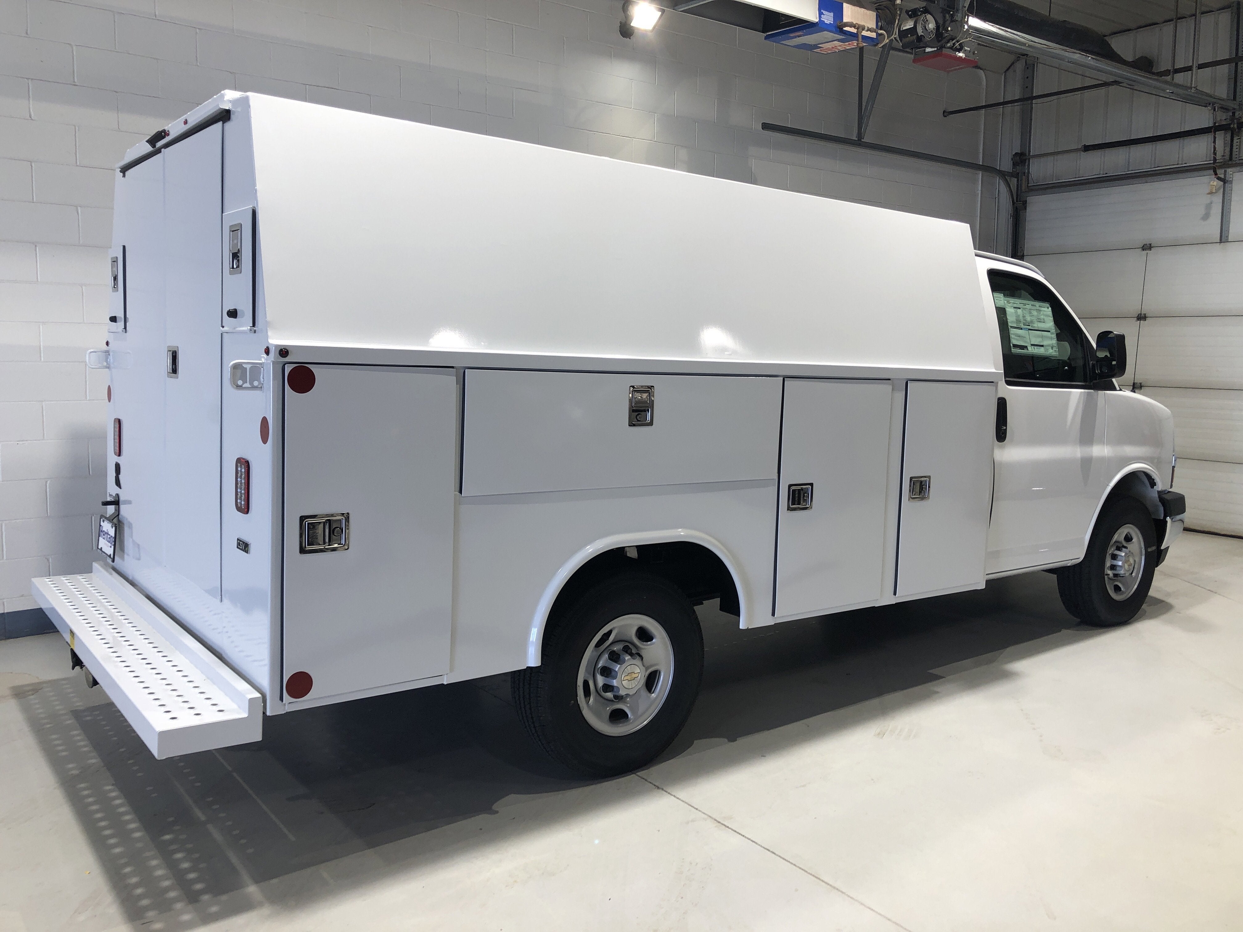 2025 Chevrolet Express Cutaway 3500 1WT