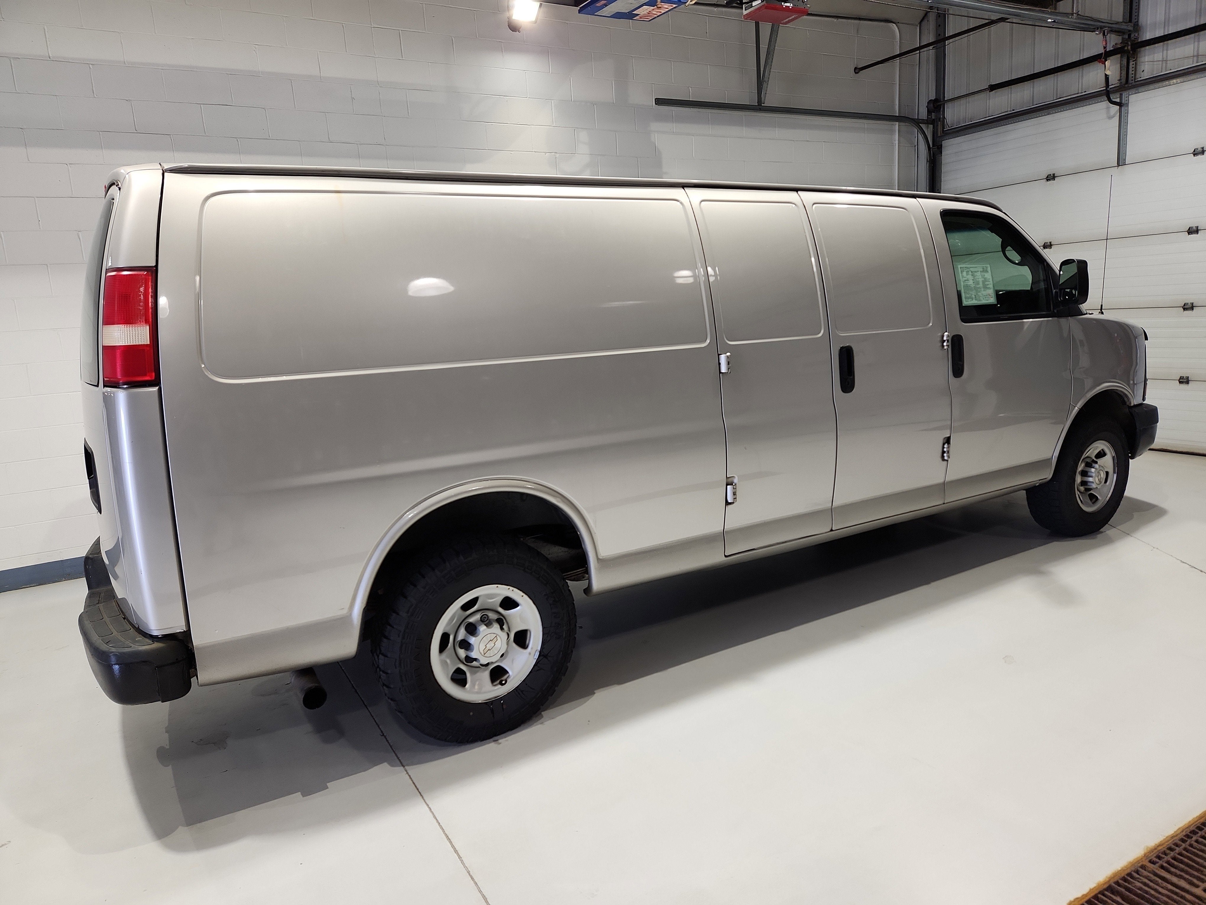 2009 Chevrolet Express Cargo 2500 Base