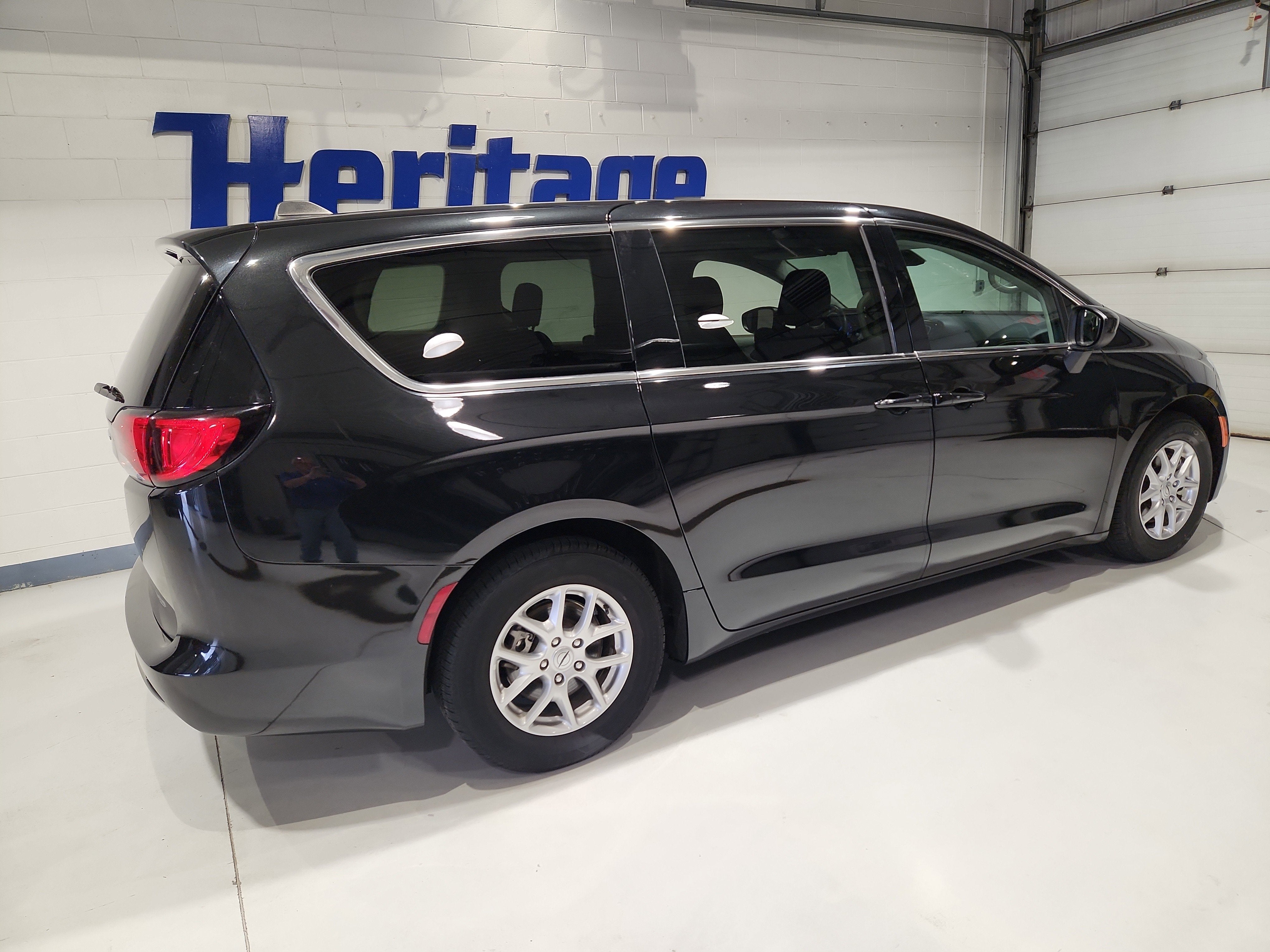 2023 Chrysler Voyager LX