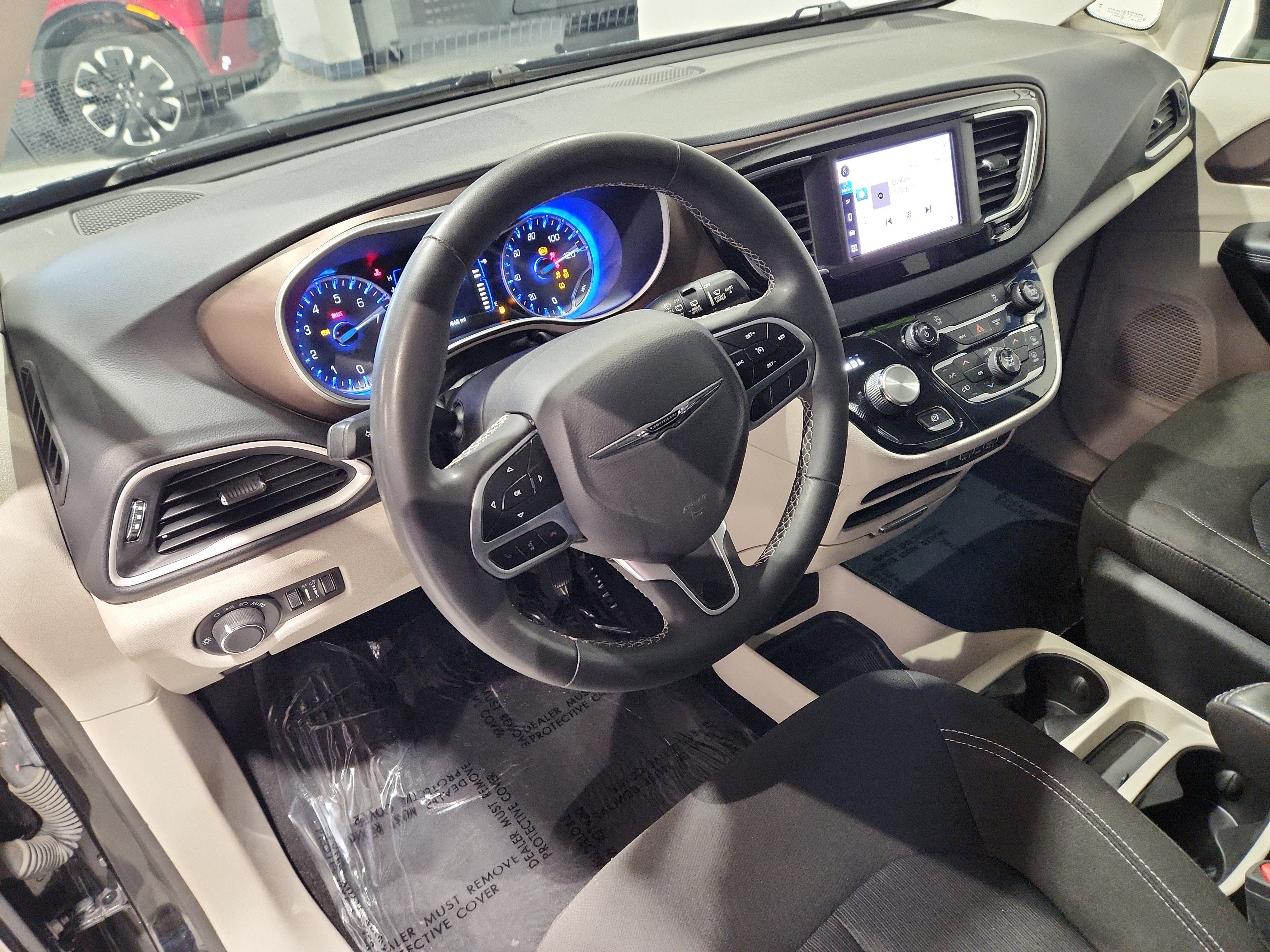 2023 Chrysler Voyager LX
