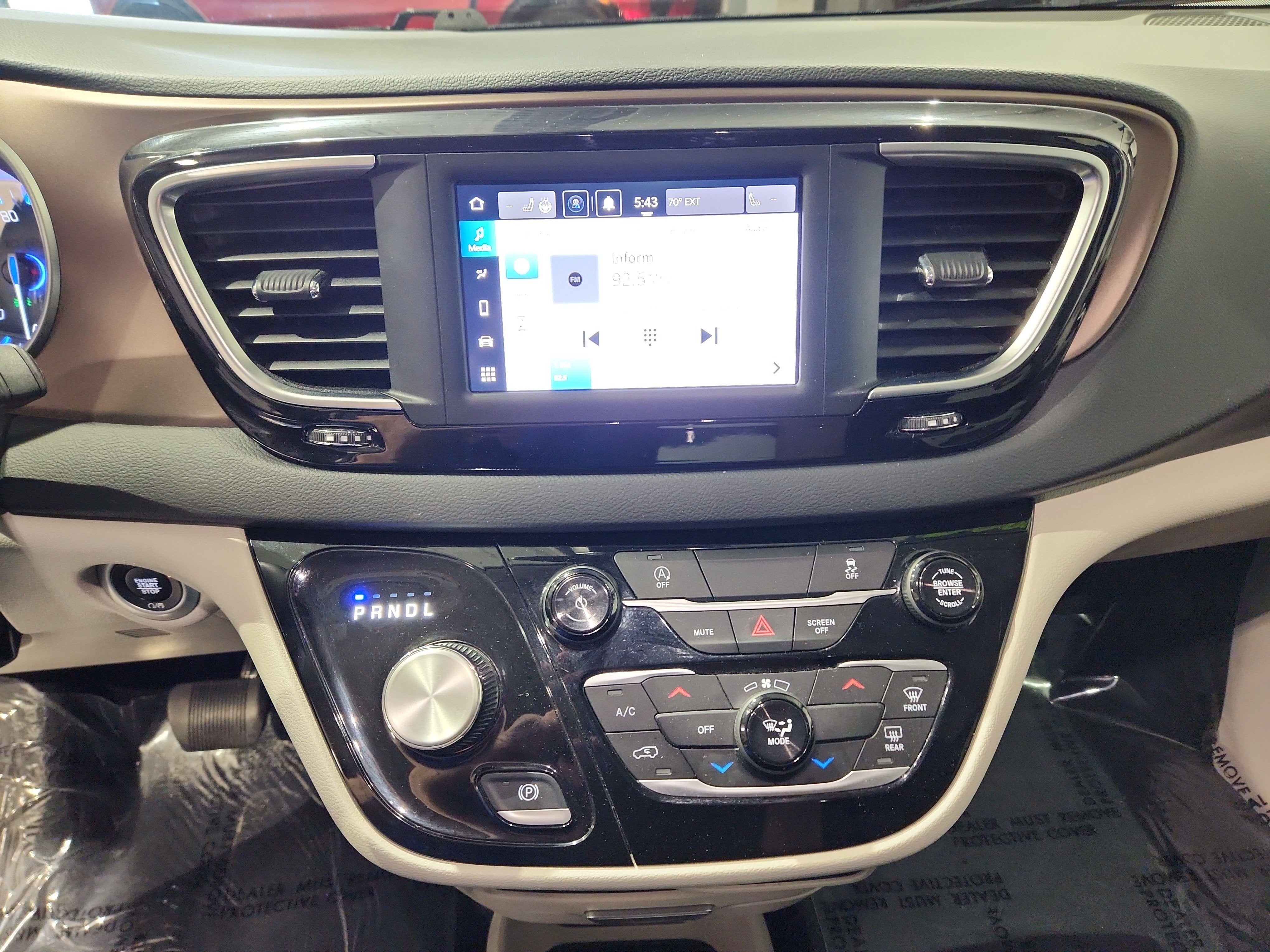 2023 Chrysler Voyager LX