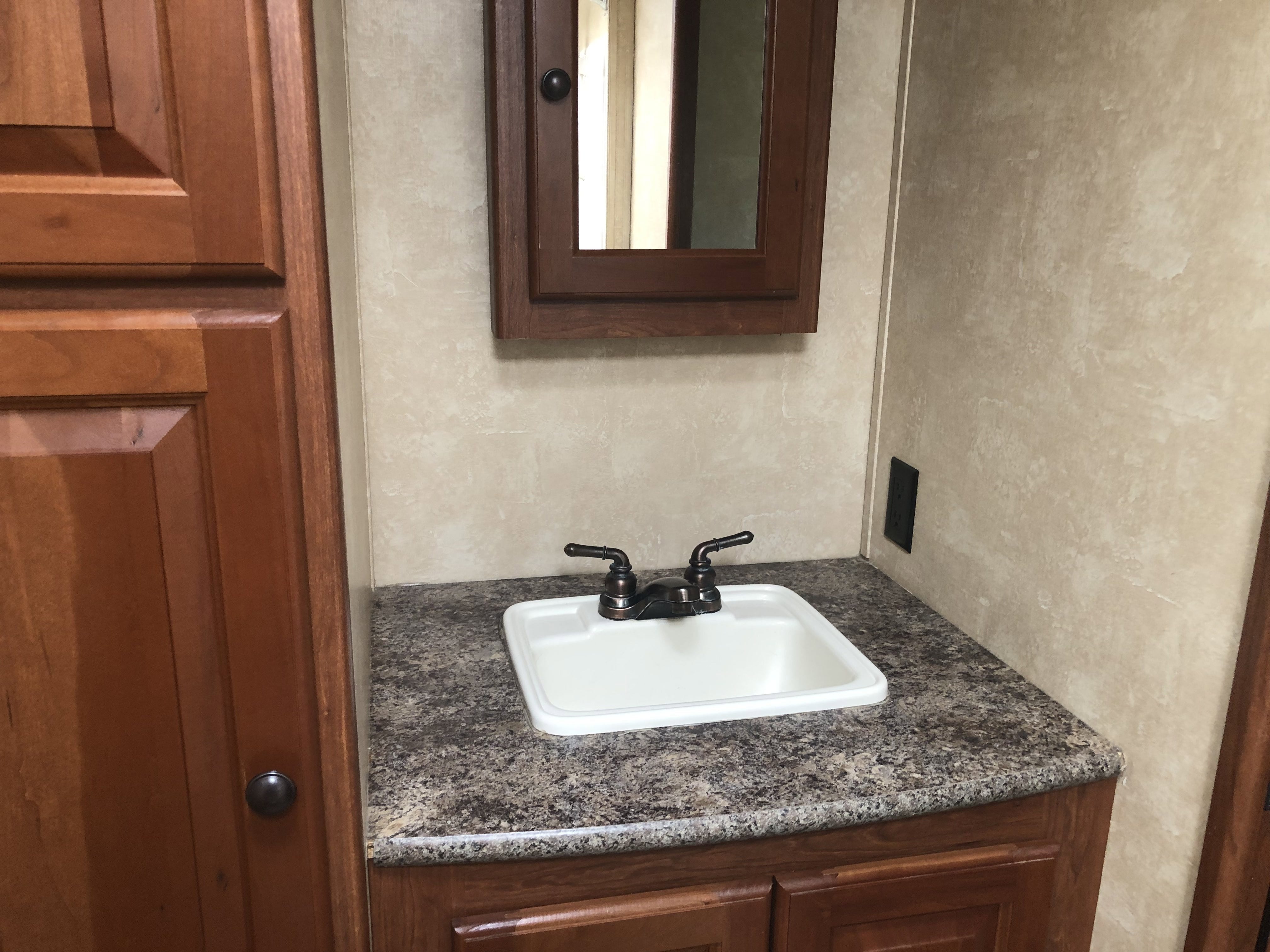 2014 CRUISER RV RAD M-26 KISL Base